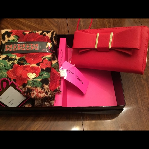 Betsey Johnson Accessories - Betsey Johnson Scarf Gift Box Set